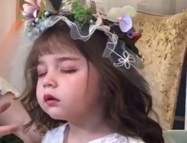 小女孩华丽变身真人版,小花仙女生变身视频