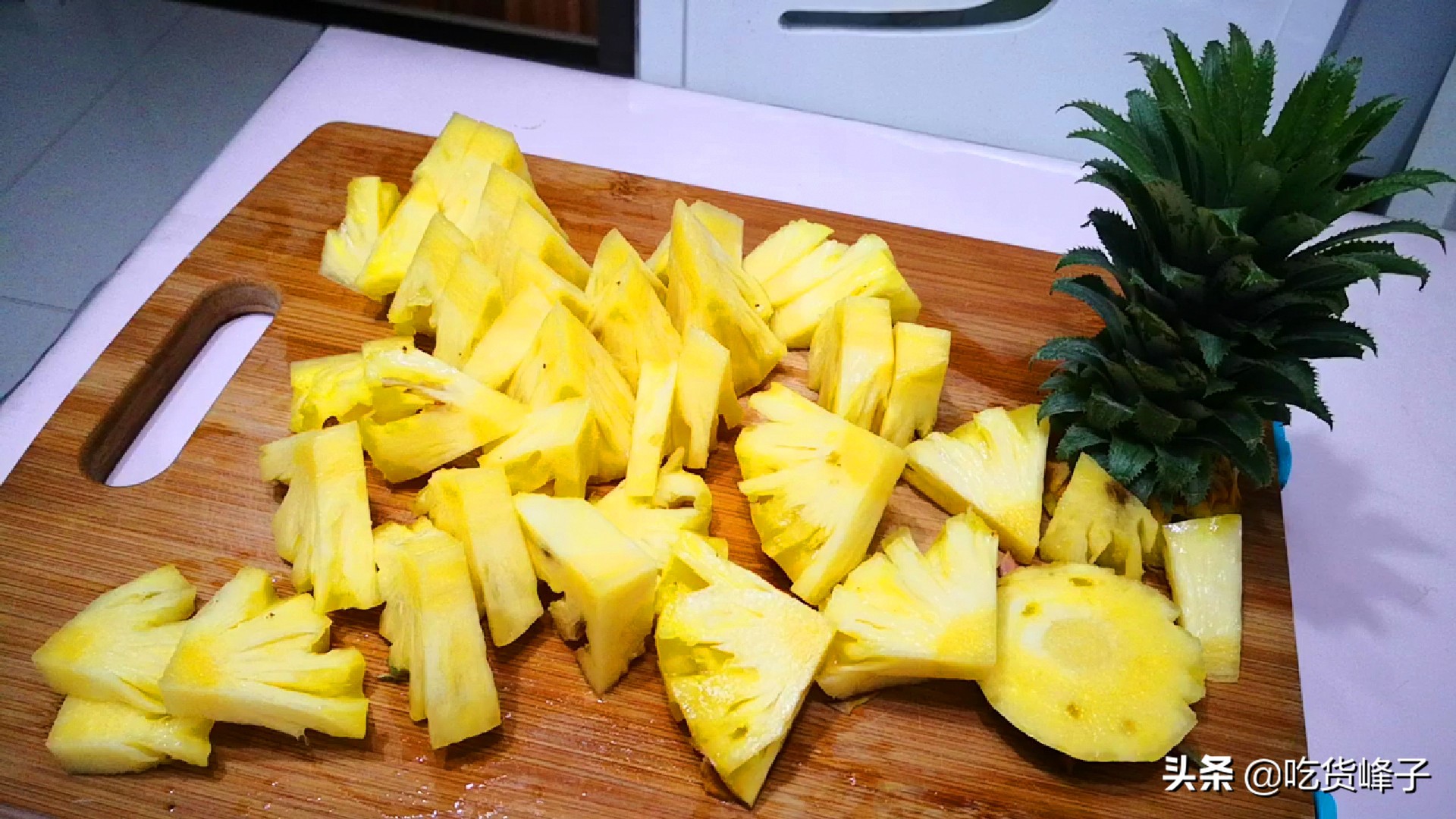 菠萝的削法怎么才更简单,菠萝的正确削法不苦不涩