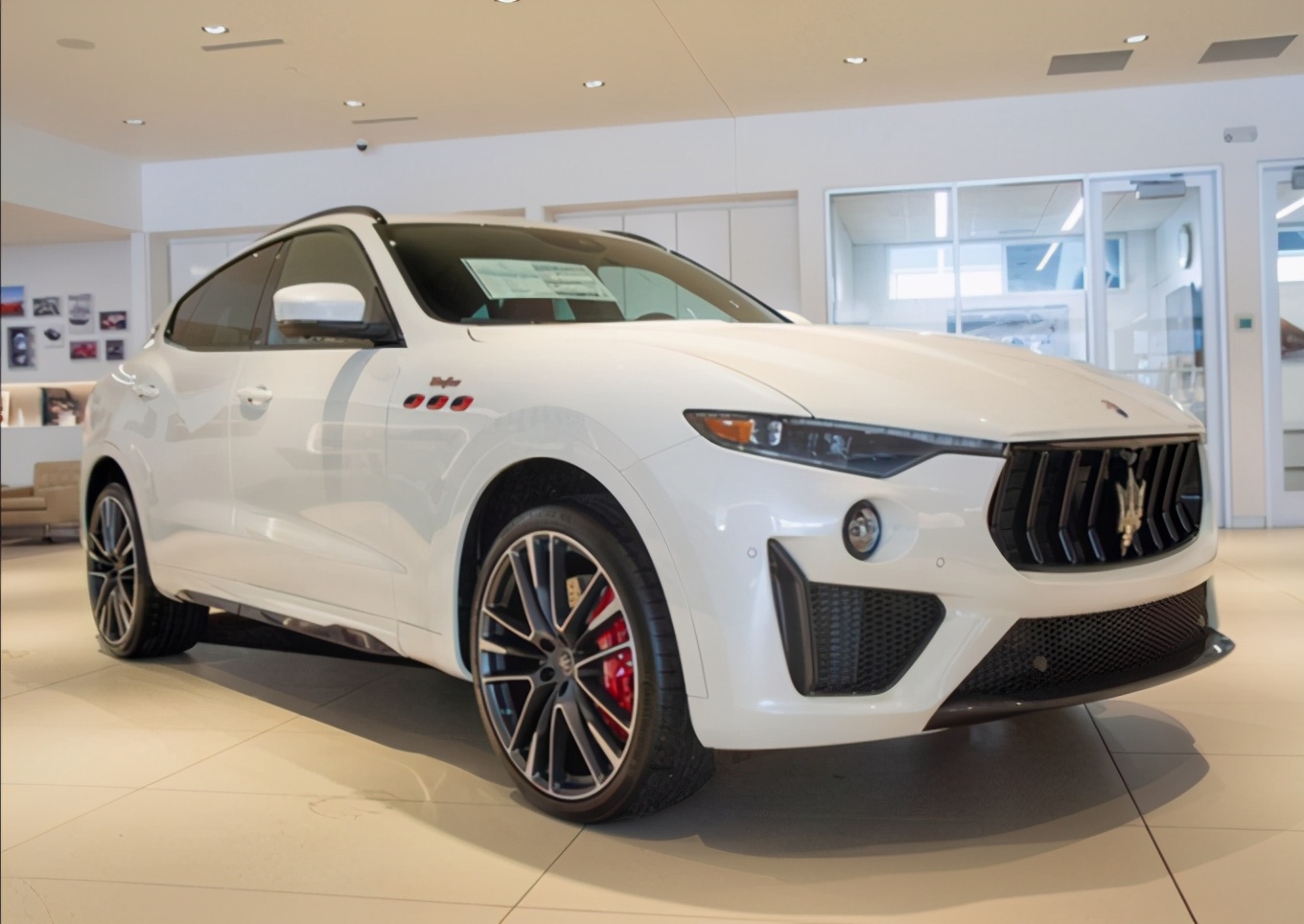 最新款玛莎拉蒂莱万特3.0顶配,全新玛莎拉蒂莱万特上路多少钱