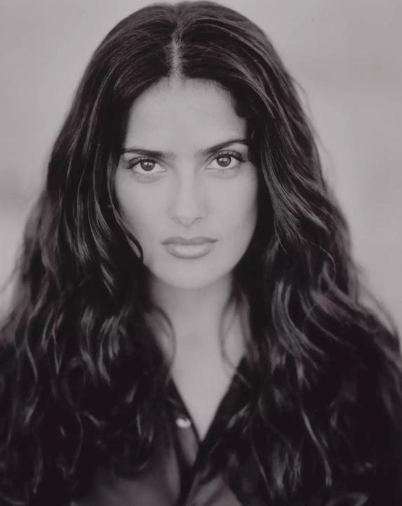 墨西哥性感女神，43岁嫁GUCCI总裁，她有的不仅是美貌