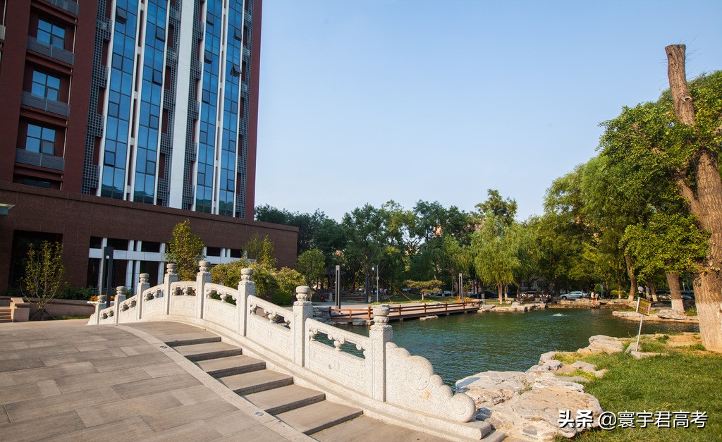 583分理科生临床和口腔医学怎么选,文科583分能上什么大学临床医学