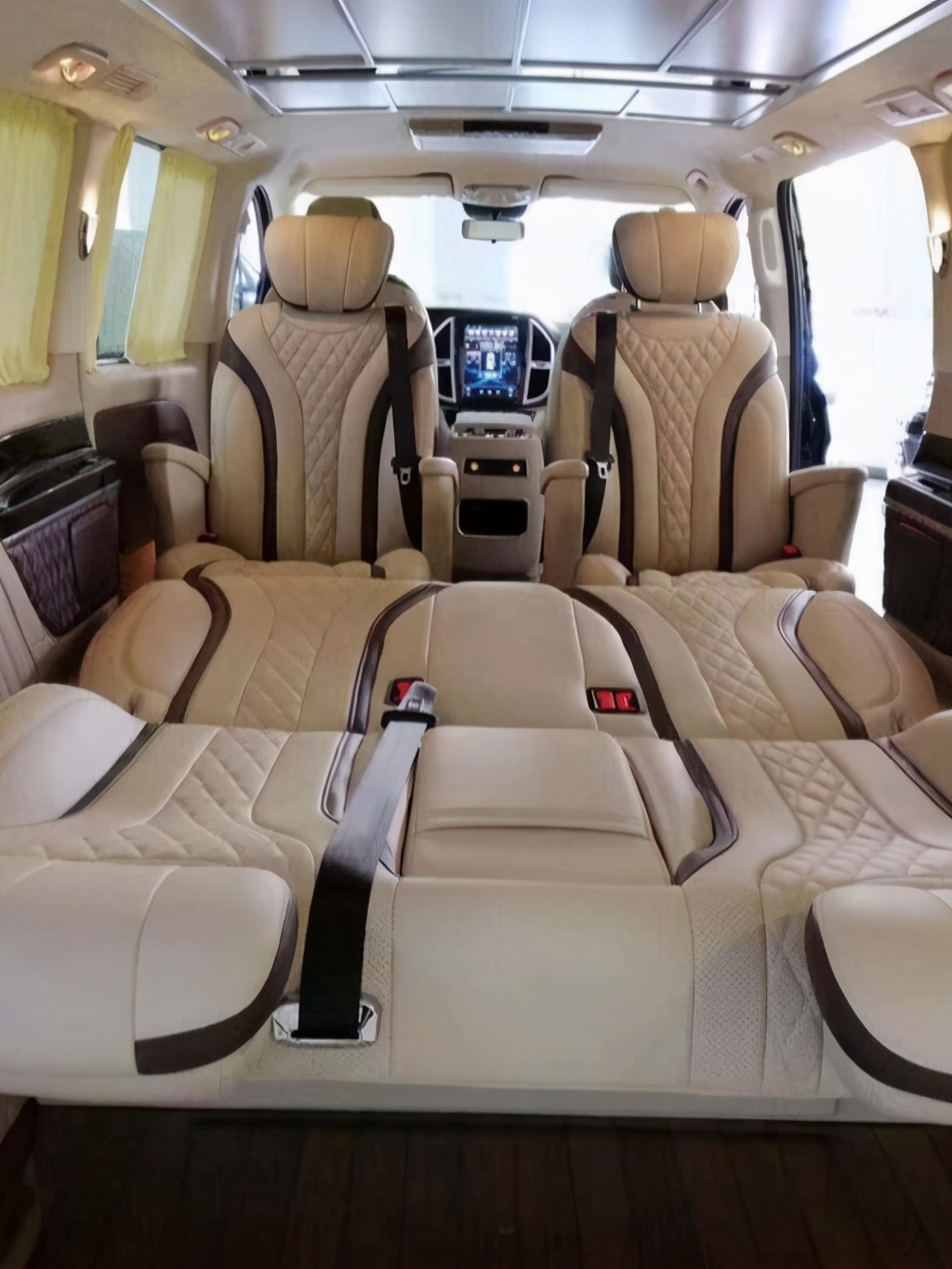 奔驰威霆四驱七座2022款落地价,2020款新一代奔驰威霆上市时间