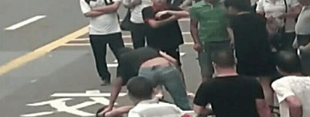 小孩在车上想上厕所,如何教女儿上卫生间