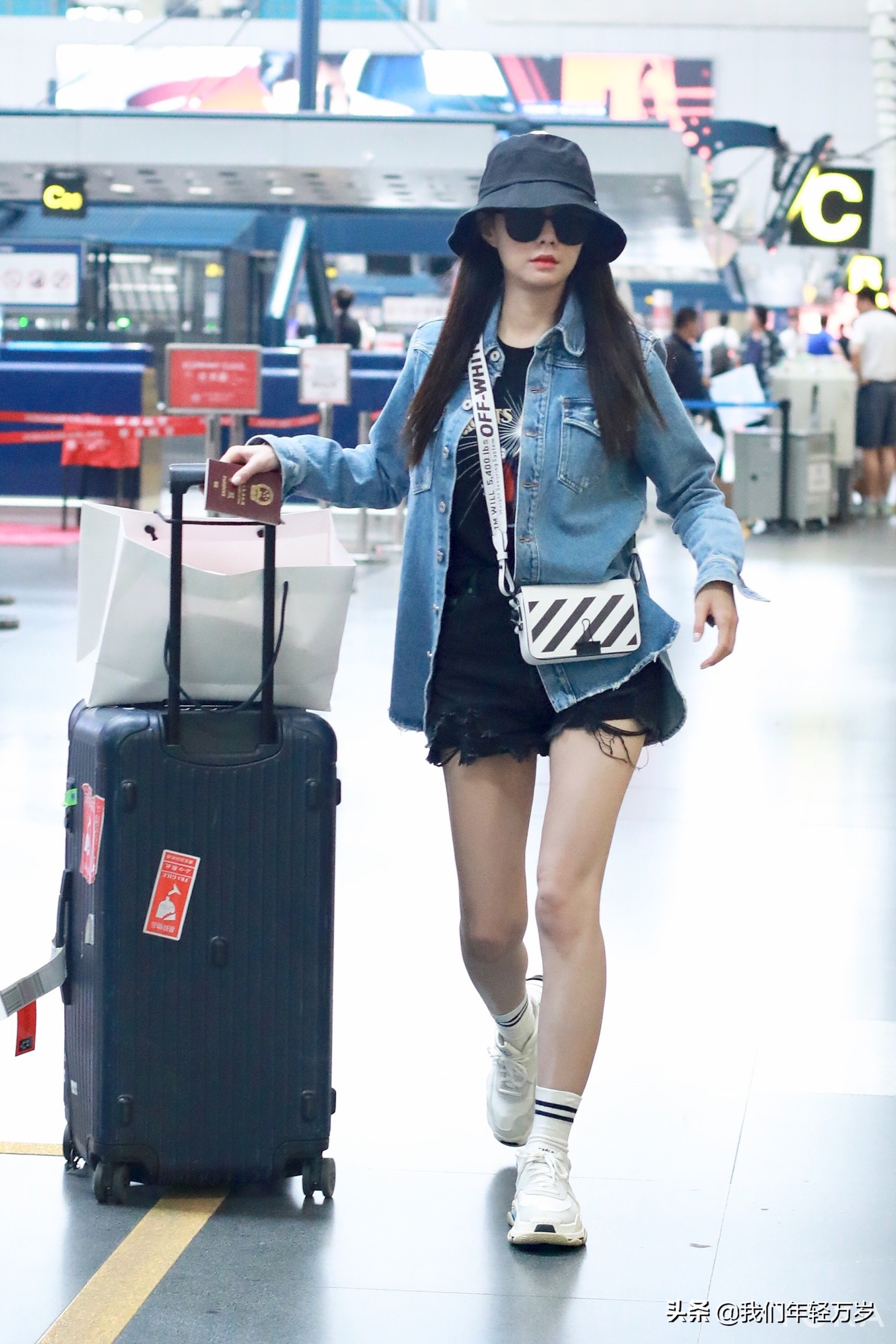 又美又飒又霸气青年女孩牛仔外套,街拍牛仔风格又飒又酷