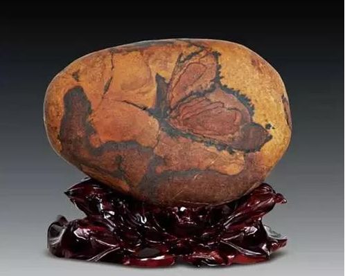 捡到这种石头千万别扔价值2亿,河里捡到的价值不菲的石头