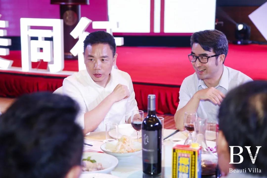 鍙版.瀹跺叿bv绯诲垪,涓庣編鍚岃涓庣埍鍚岃