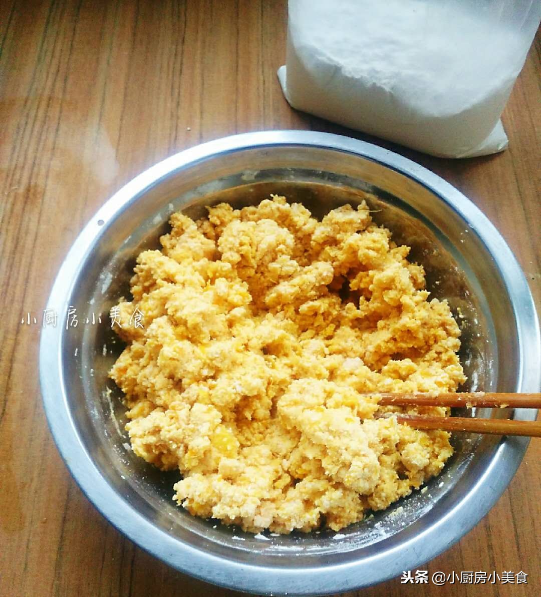 用普通面粉做南瓜饼不发面,南瓜饼用糯米粉做粘手怎么办