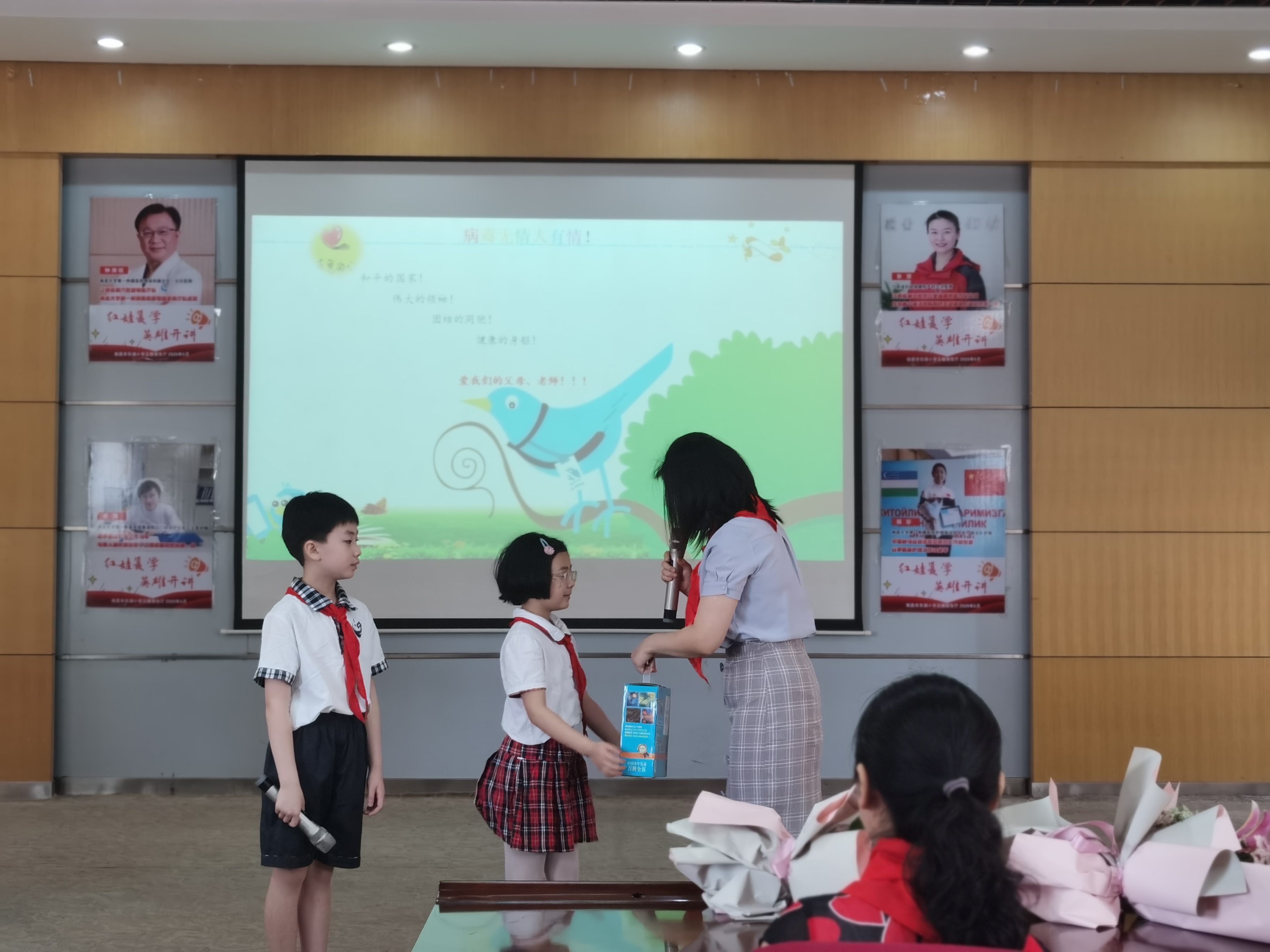 礼赞抗疫英雄弘扬抗疫精神,学习抗疫先进事迹致敬抗疫英雄