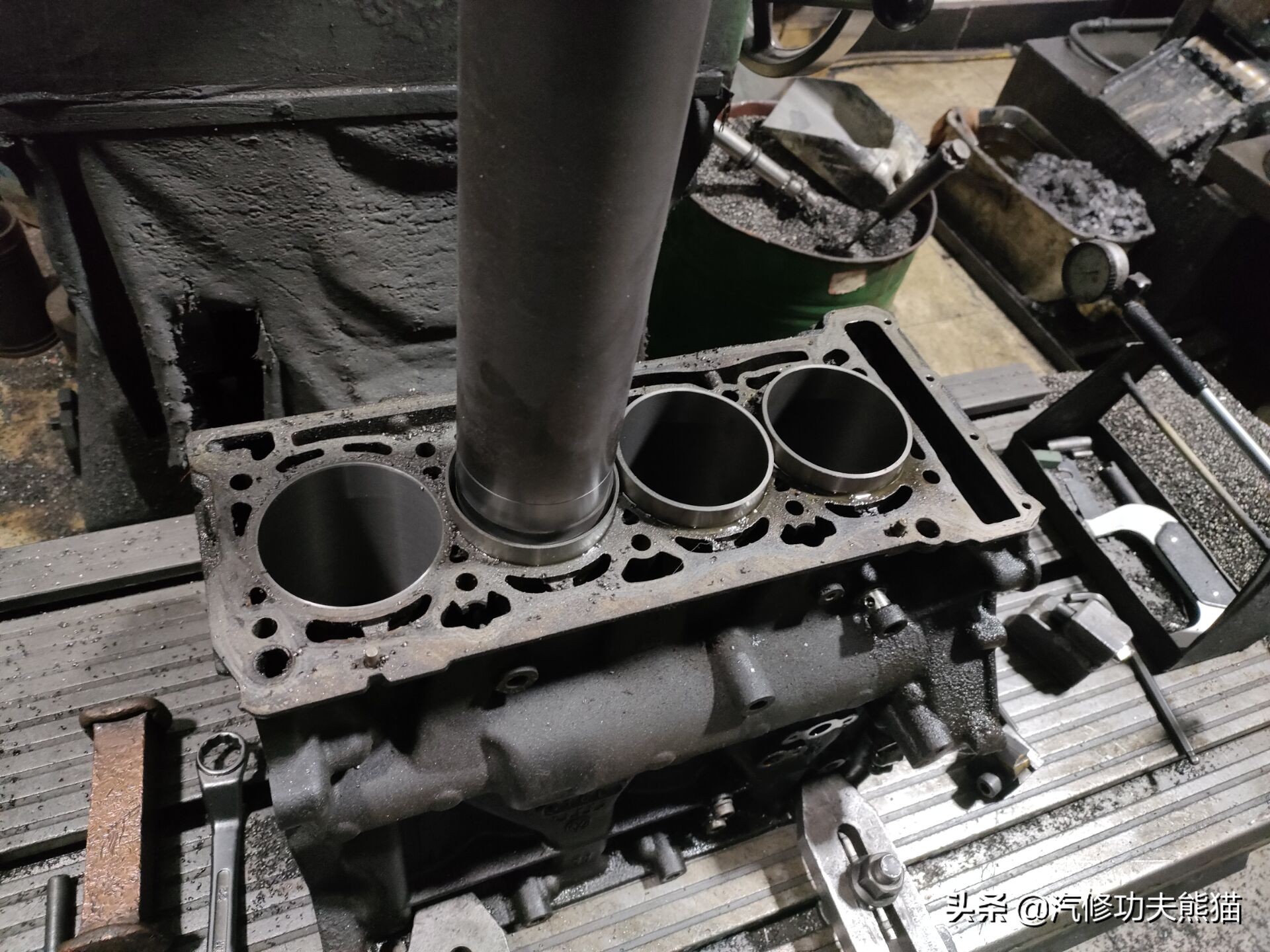 斯柯达昊锐烧机油维修视频,大众斯柯达昊锐1.8t烧机油