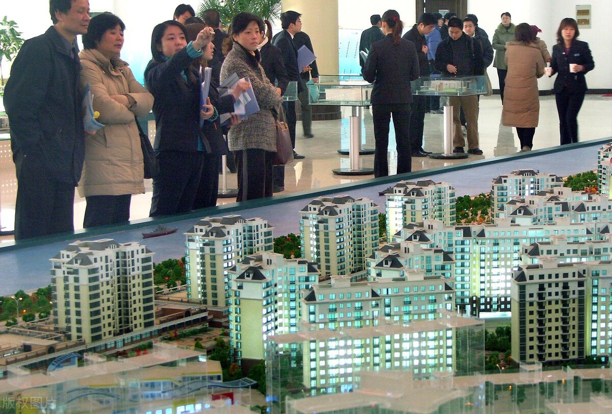 开发商资金链断裂，房子停工，房贷可以不还吗？买房人怎么办