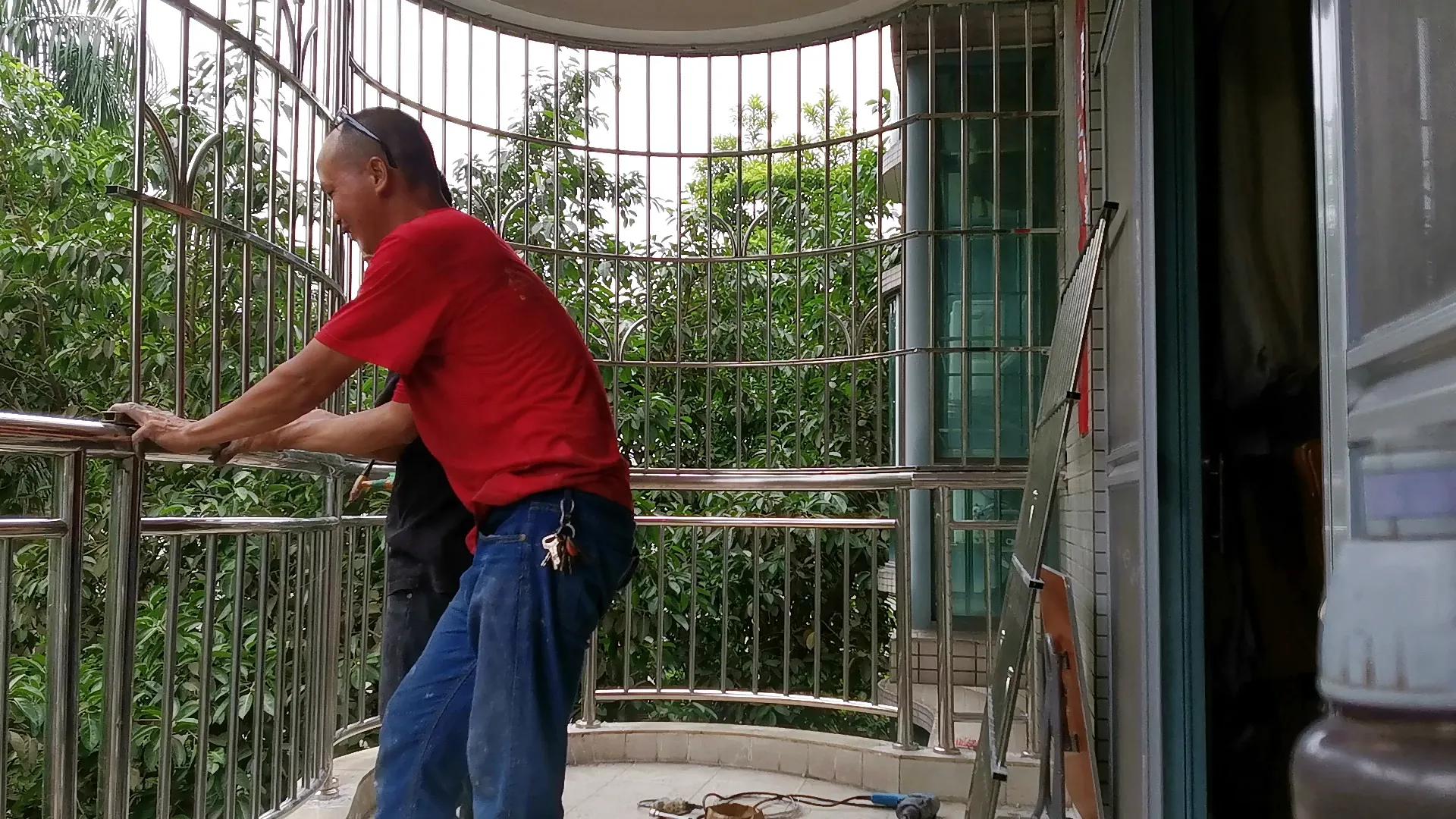 异形不锈钢防盗网,不锈钢防盗栏杆设计