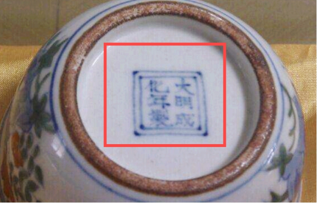 这种碗很多人小时候都曾使用过,却不知道其模仿的对象价值连城!