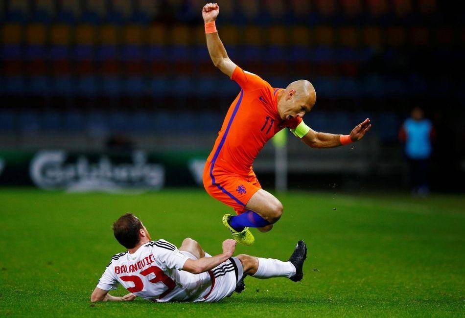 范迪克最具争议的铲球,足球铲球易犯错误