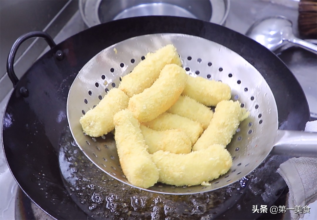 香蕉别再撕着吃了,香蕉别总扒皮直接吃