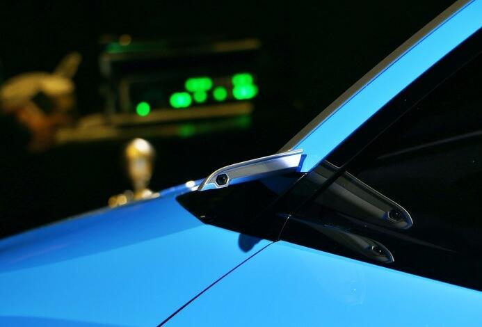 吉姆尼和斯巴鲁哪个可玩性高,19款全新改款吉姆尼