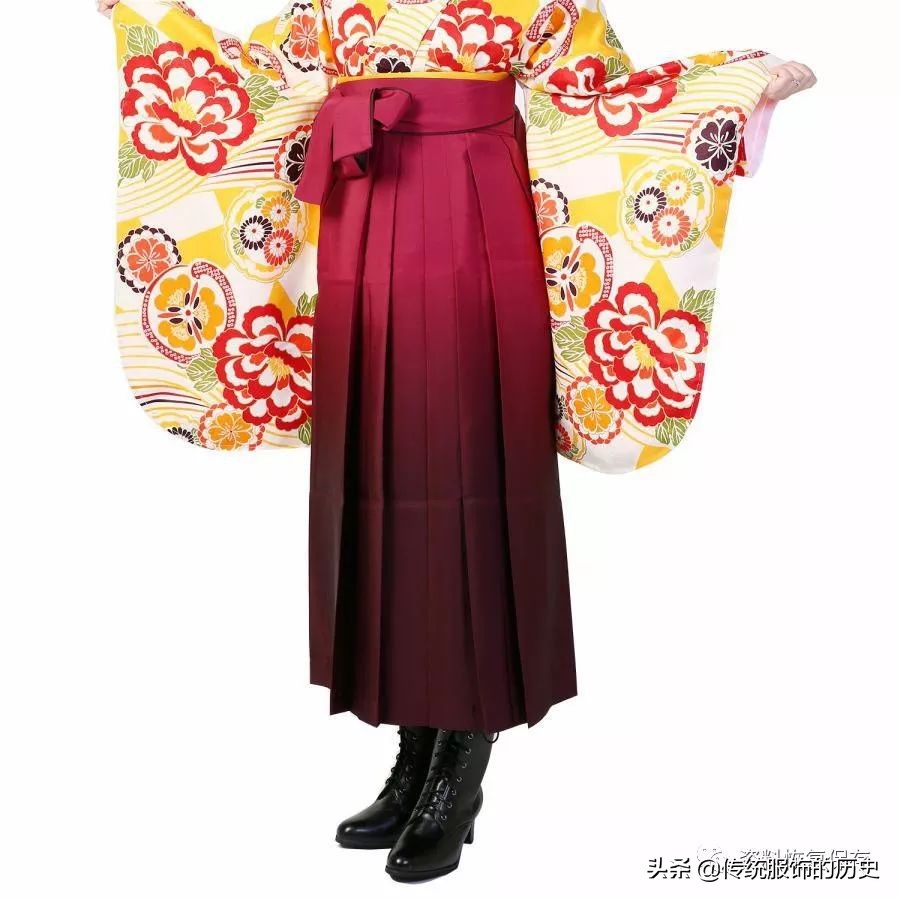 诞生时间比民*旗国**袍长不了多久的和服女袴——行灯袴