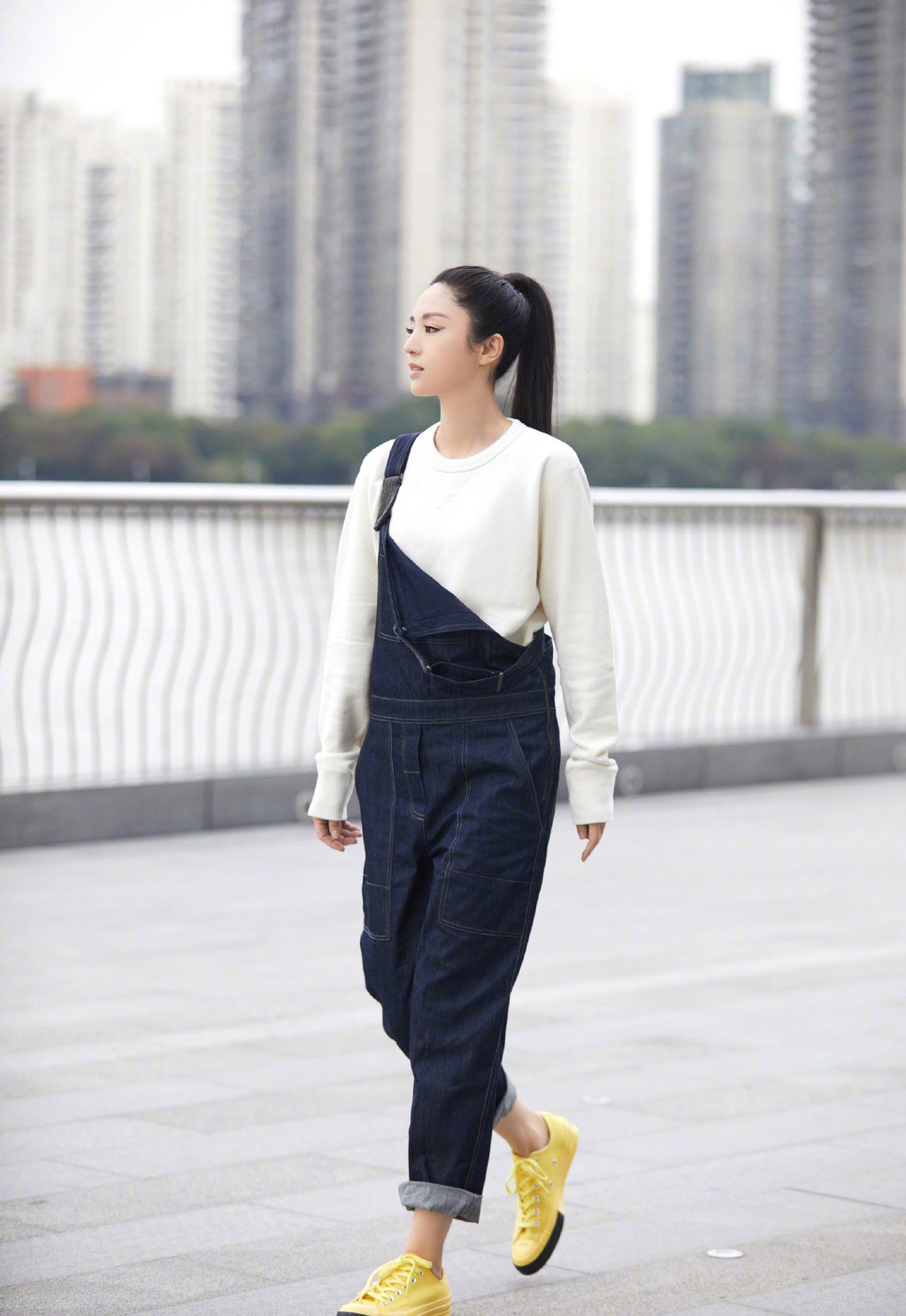 董璇穿旗袍好美,董璇穿长纱裙