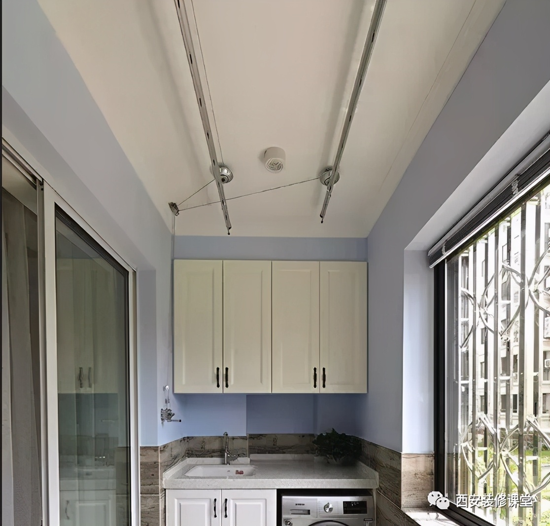 阳台装电动晾衣架的吊顶效果图,阳台电动晾衣架和吊顶安装顺序