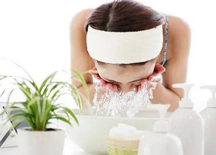 脸上发红发痒肿小妙招,脸上皮肤红痒怎么快速解决