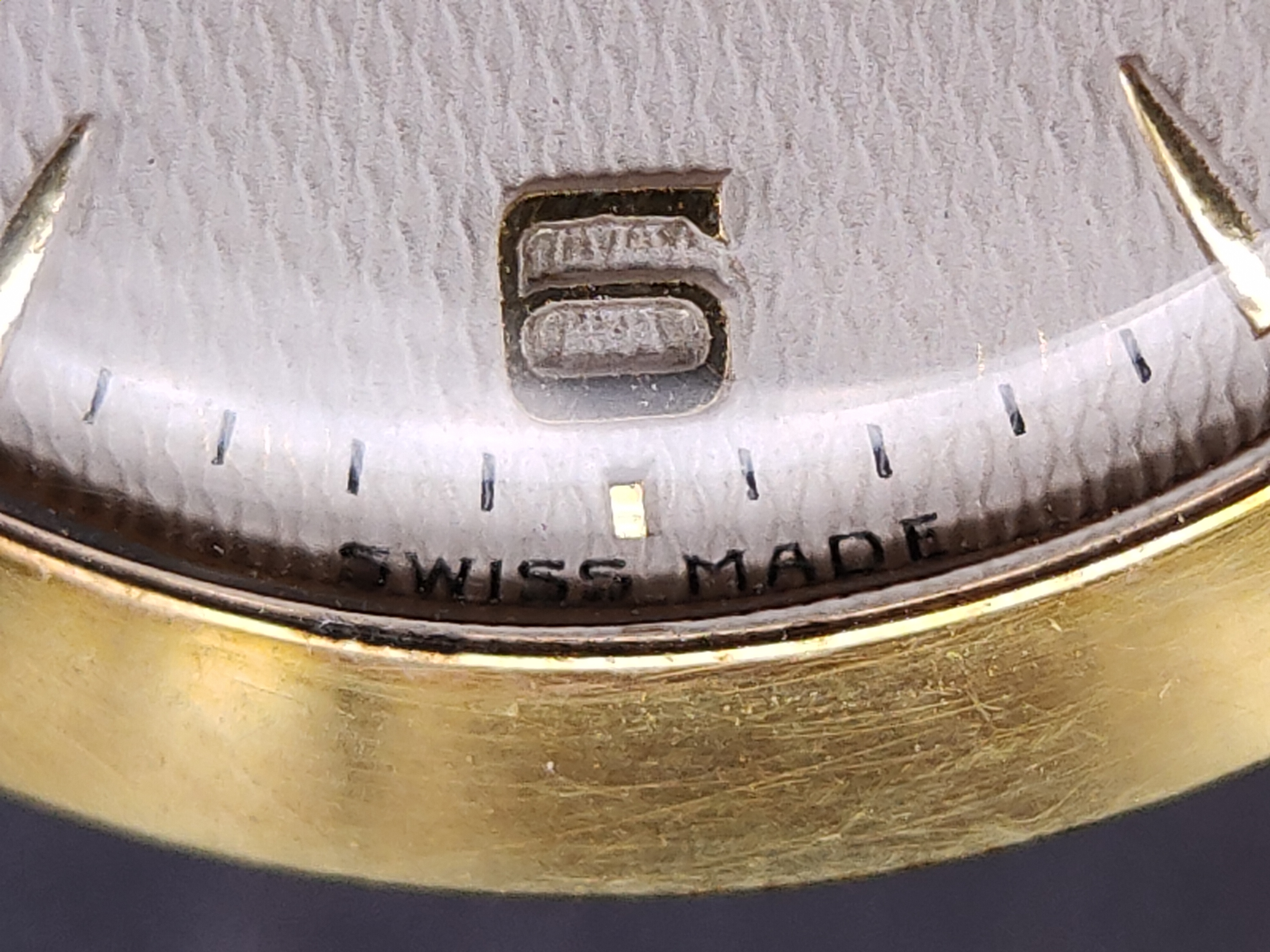 天梭哪款适合27岁男士,天梭哪个系列比较经典