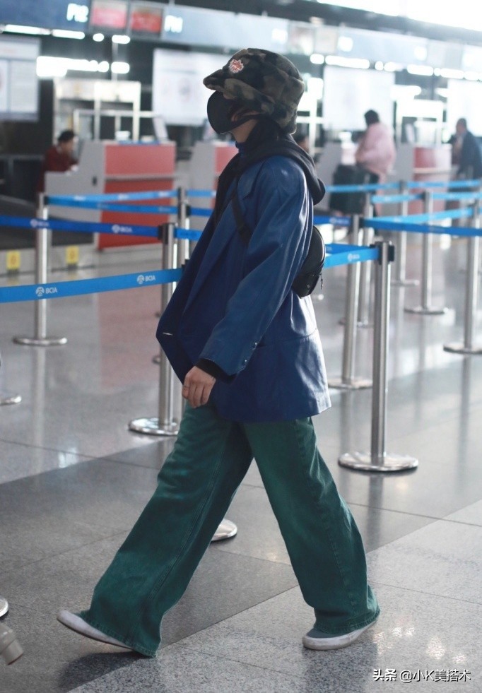 周迅窦靖童同框,周迅窦靖童时装周