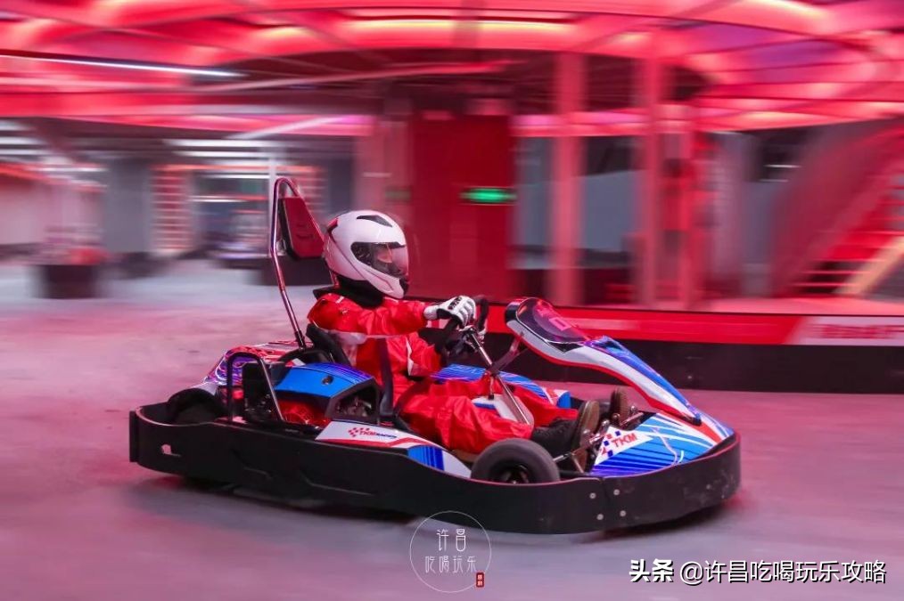 许昌科技广场下面竟然藏着一个卡丁车俱乐部，在朋友圈秒变酷盖