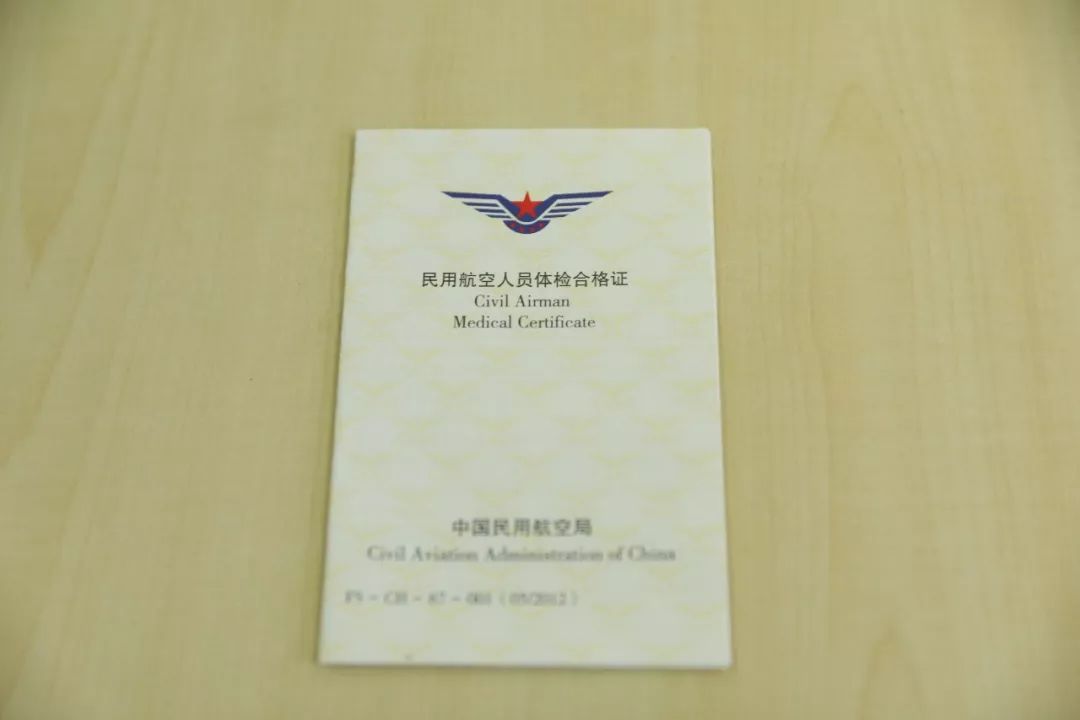 直升飞机飞行员的装备,直升机飞行员装备有哪些