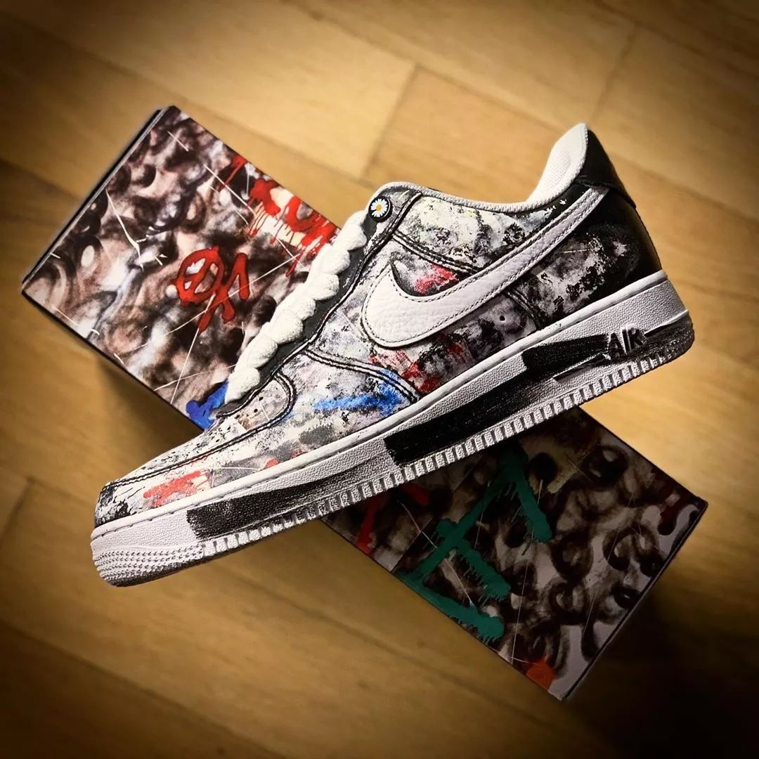 权志龙xAF1鞋面“刮”开居然这么秀？这刮的不是鞋是钱啊