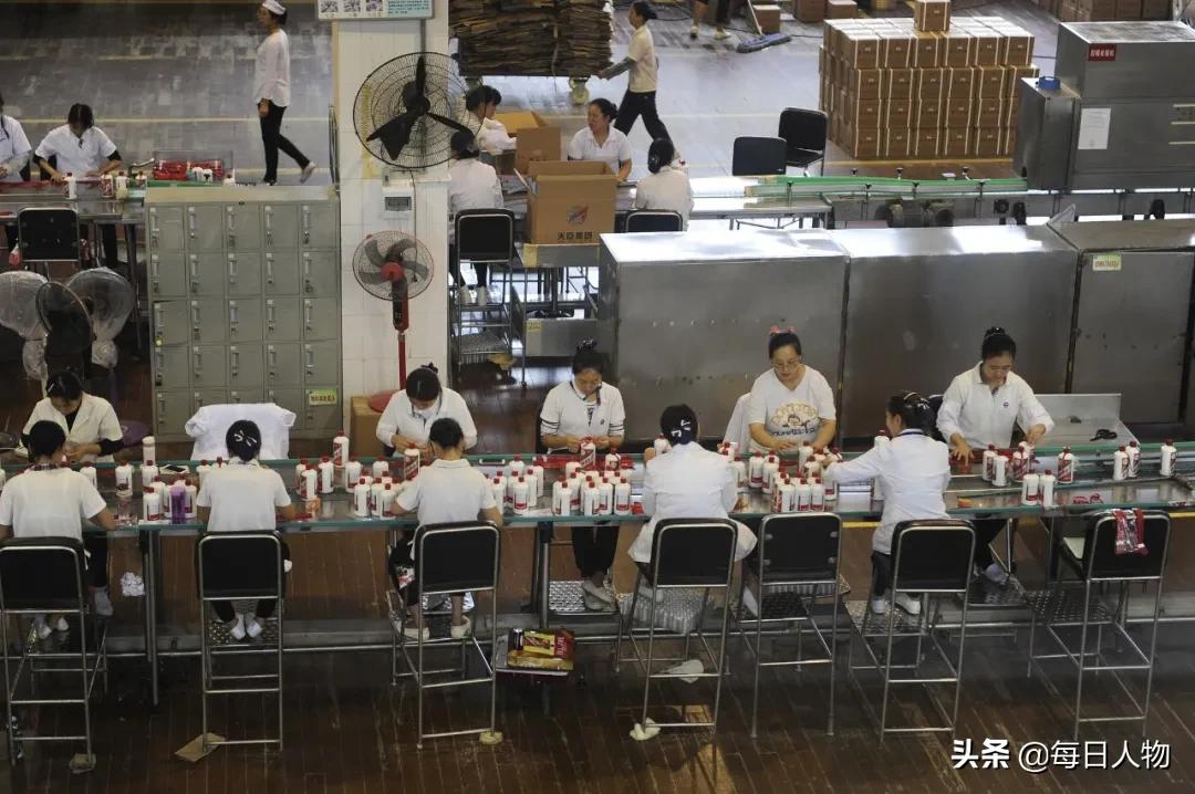 挣得比大厂多，把人生泡在酒里，那些不想离开茅台镇的年轻人