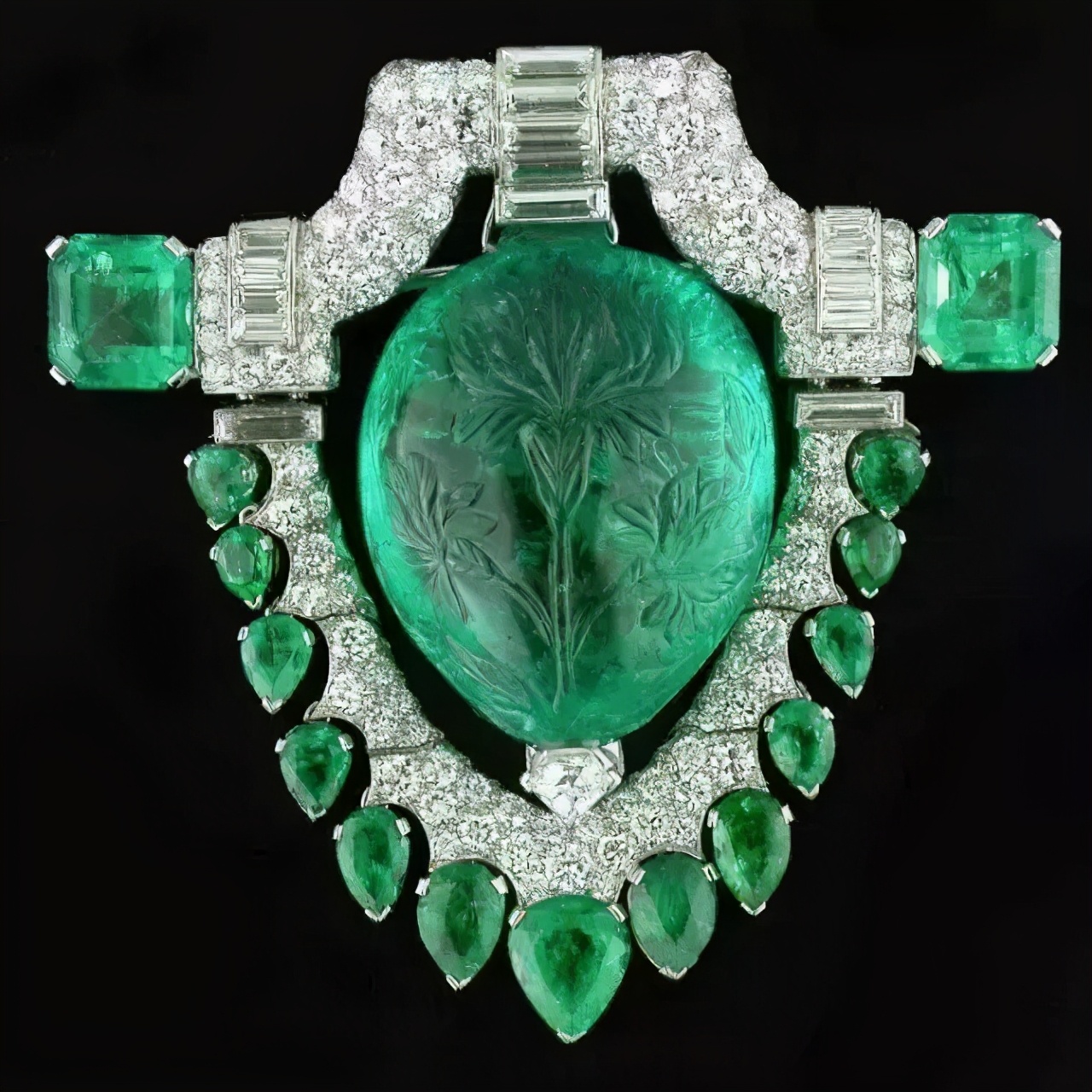 特朗普为三任美女老婆买大钻戒，可比竞选总统“认真”多了