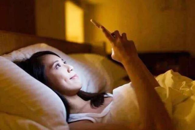 孕妇玩手机怎么保护胎儿,孕妇玩手机怎么防辐射