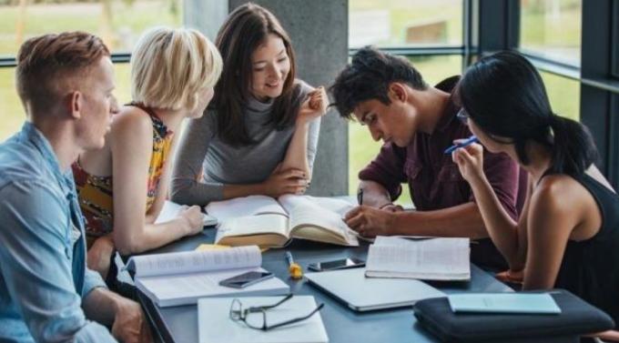 留学生回国后的尴尬段位,留学生回国就业都很惨吗