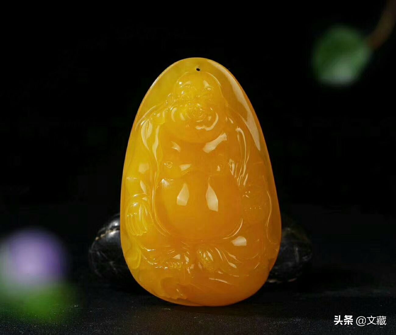 在全球掀起收藏浪潮,沉淀亿年得以形成,蜜蜡的魅力究竟在哪儿?