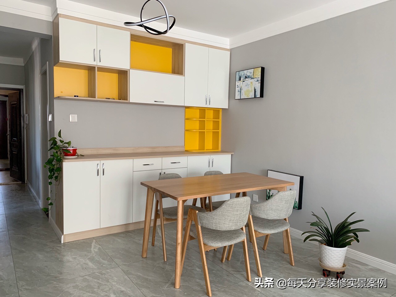 不做吊顶不贴石膏线条效果图,房子不做吊顶不做石膏线好看吗