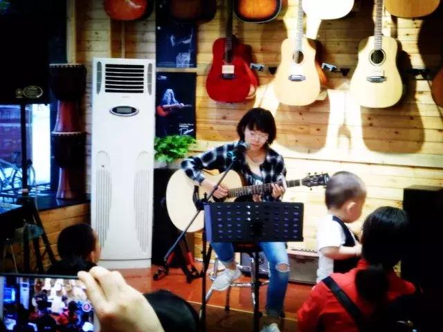 学吉他100个技巧,学吉他最简单4种和弦