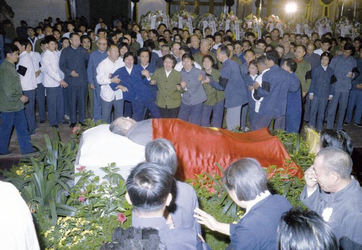 毛主席病逝前吃了7两燕窝，管家吴连登谈到他家仓库：就让人直哭