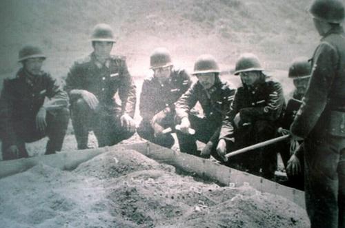 战士战场写遗书视频片段,对越反击战撤退任务老兵回忆