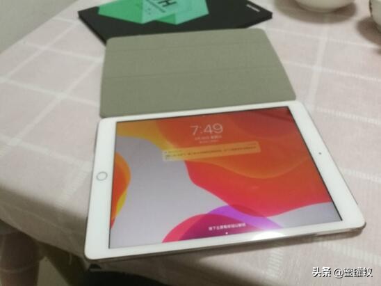 平板贴膜详细教程注意以下几点,怎么看平板贴膜了和没有贴膜