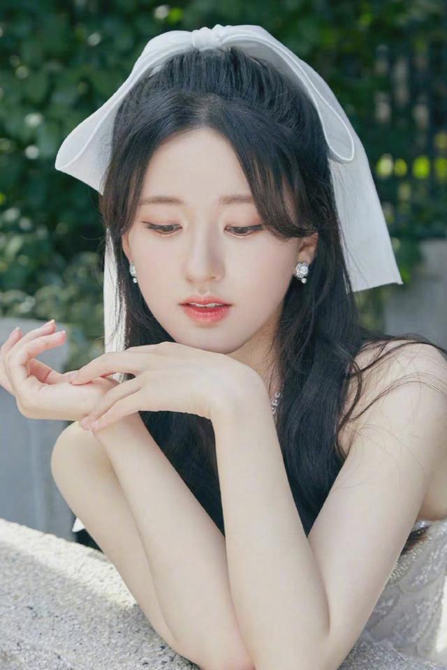 扎头发减龄还是散头发减龄,头发稀少减龄扎发