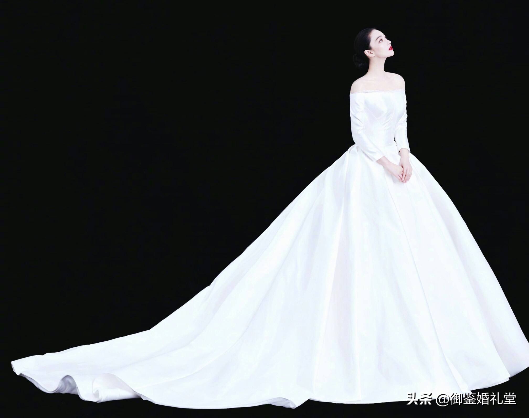 不同色的婚纱怎么搭配,穿婚纱隐形内衣推荐