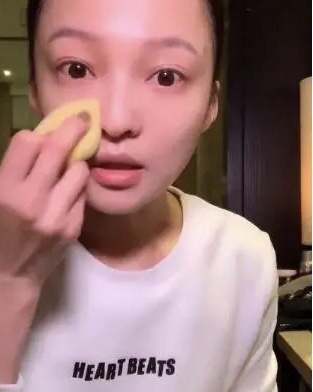 李佳琦阿玛尼和tf粉底液哪个好用,李佳琦阿玛尼大师粉底液