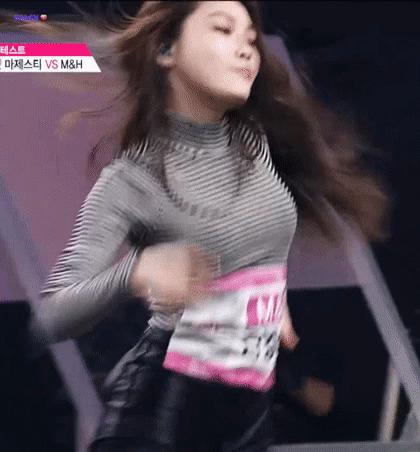 被喷整容脸，却凭实力逆袭为泫雅、宣美接班人，绝不止是穷哈