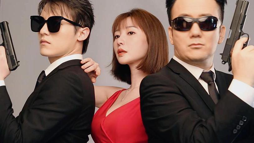 柳岩穿吊带衫,柳岩白色吊带衫