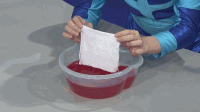 用纸做花放水里盛开的视频,用纸做花朵放水里盛开