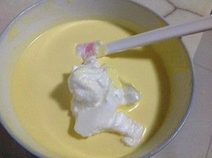 做蛋糕剩下的奶油怎样处理吃啊,做蛋糕用不完的奶油怎么办