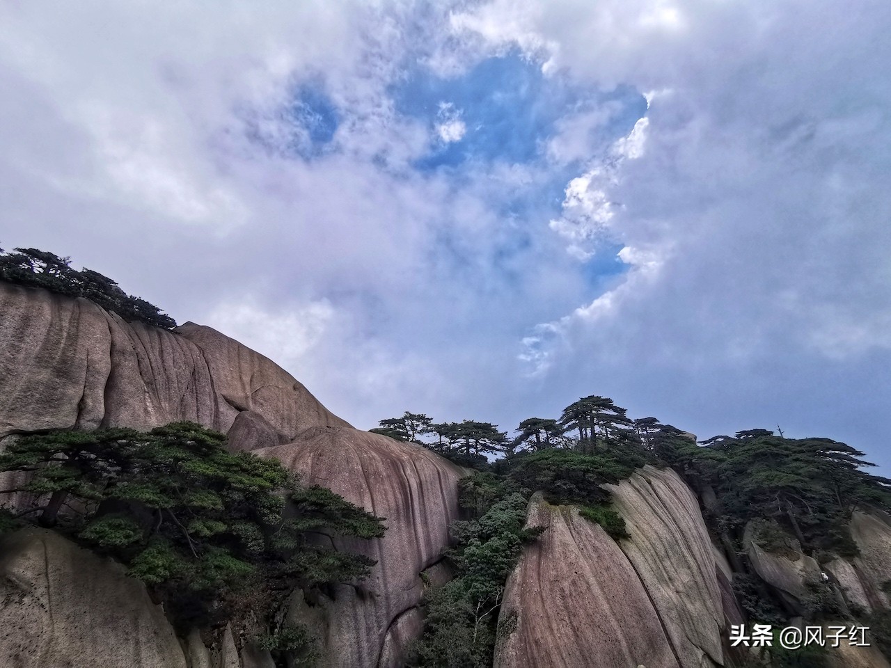 深山裸露的大块岩石,安徽名山大山