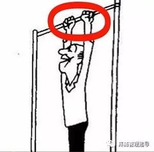 72岁老人腰疼还有骨刺该怎么治疗,老年人骨刺疼痛怎么治疗