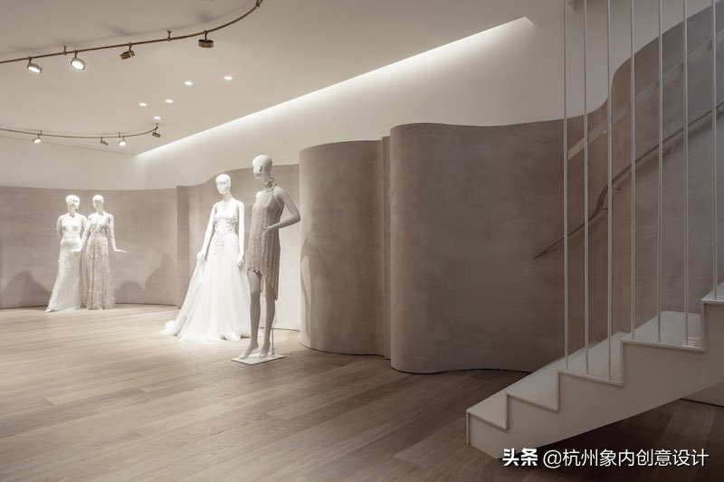 特拉维夫的婚纱精品店，柔和曲线与精致设计