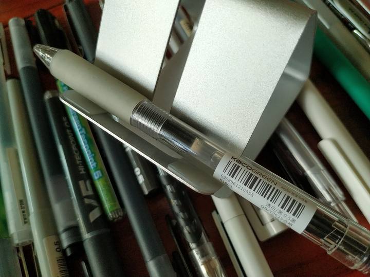 小米巨能写百乐对比,小米巨能写和百乐p500哪个好