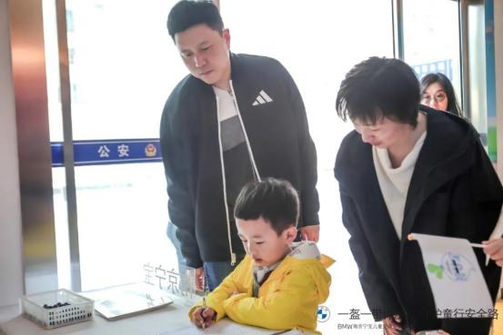 南京宁宝BMW儿童交通安全训练营开营!一起走进“汽车文化驿站”